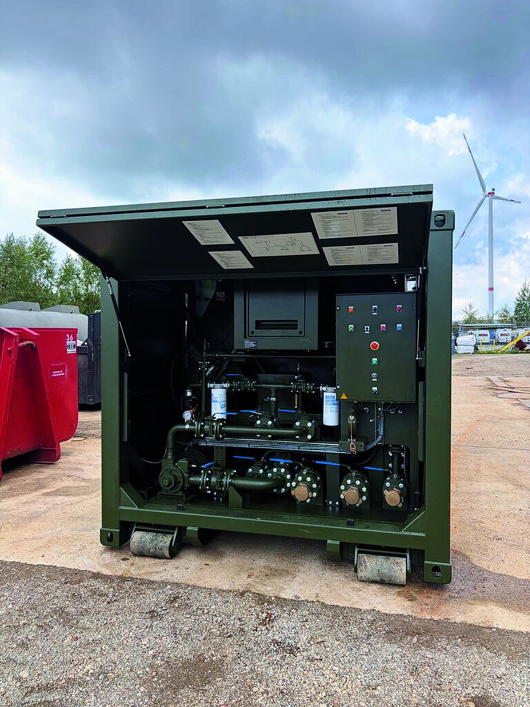 Geintegreerde pomp- en aftapmodule in een tankcontainer van M-Wildri